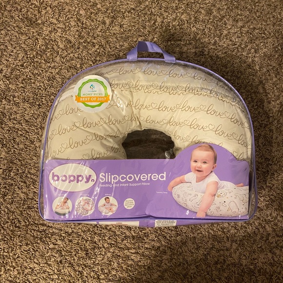 boppy slipcovered feeding and infant support pillow